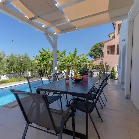 Luxury Luana Villa